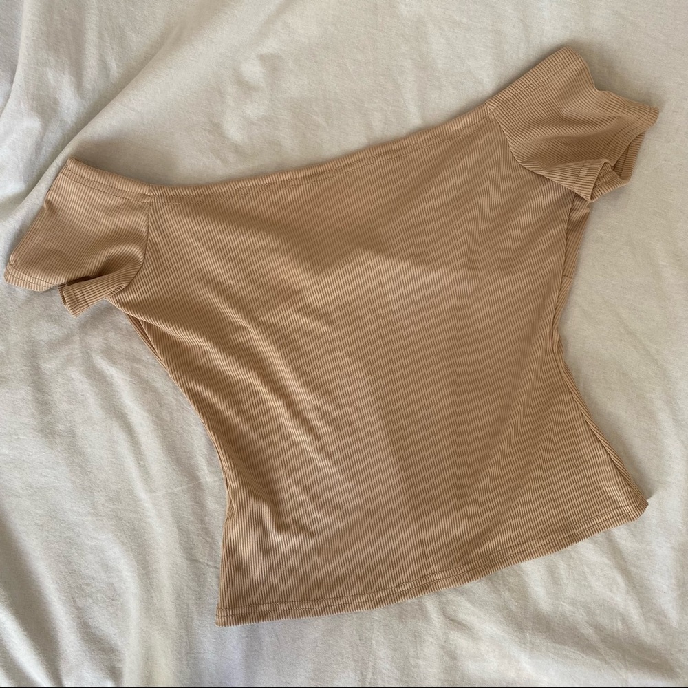 Tie-front Ribbed Top 🤎🤍 - Picture 3 of 4